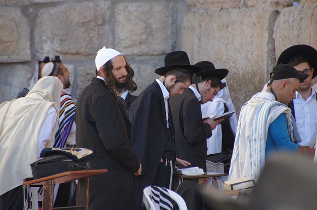 Varied community/congregation at the Western wall