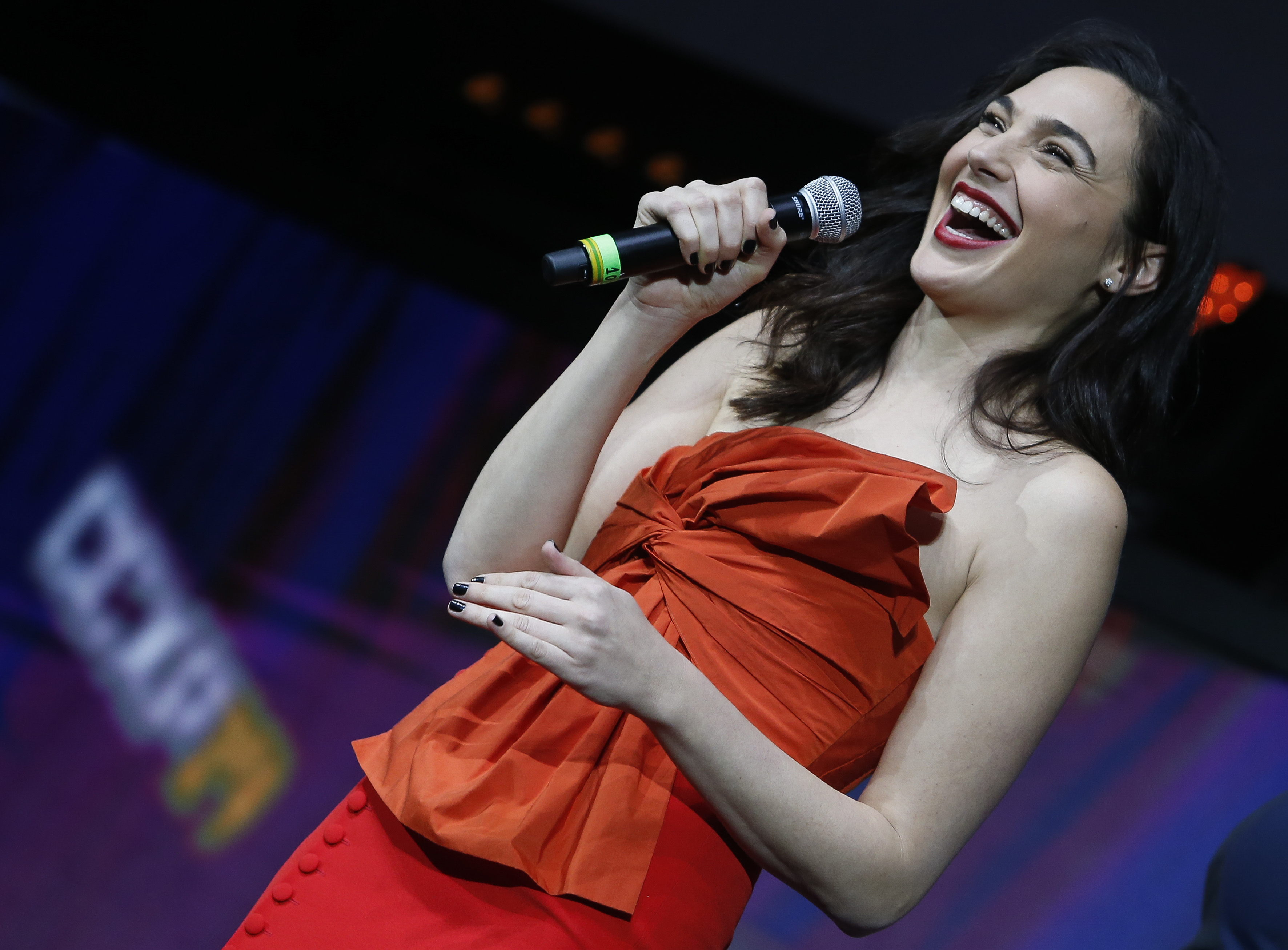 Gal Gadot And Friends Sing Imagine During Crisis Were All In This 
