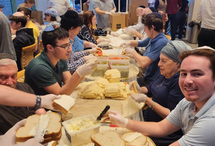 Beit Shemesh Aroma Café transformed into an IDF kitchen with volunteers making 10,000 sandwiches for lunch.
