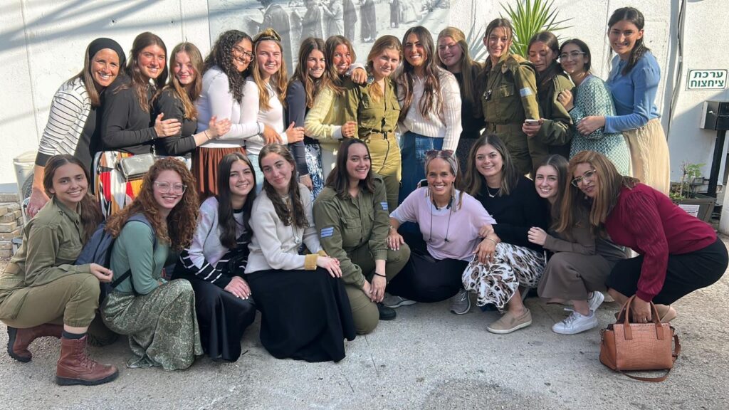 Kaitlyn together with other Aish students visit and volunteer at an army base after October 7th